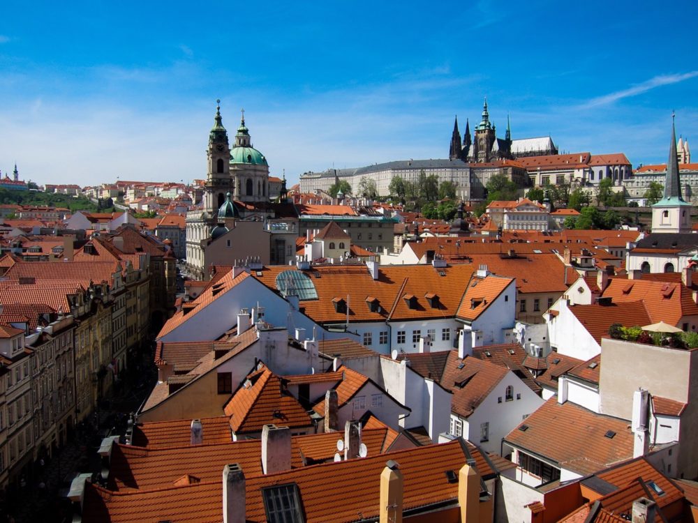 プラハ観光 チェコの首都は色鮮やかな世界遺産の街 たびじ